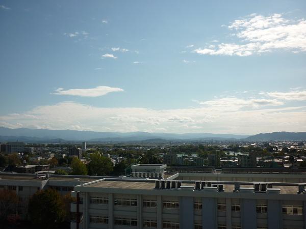 クレアドール県庁正門前の現地からの眺望画像