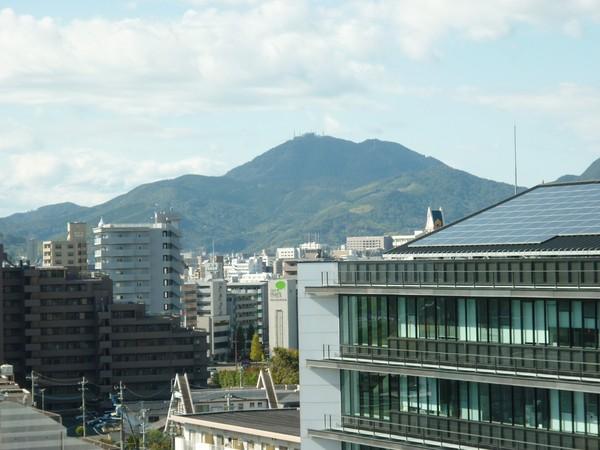 クレアドール県庁正門前の現地からの眺望画像
