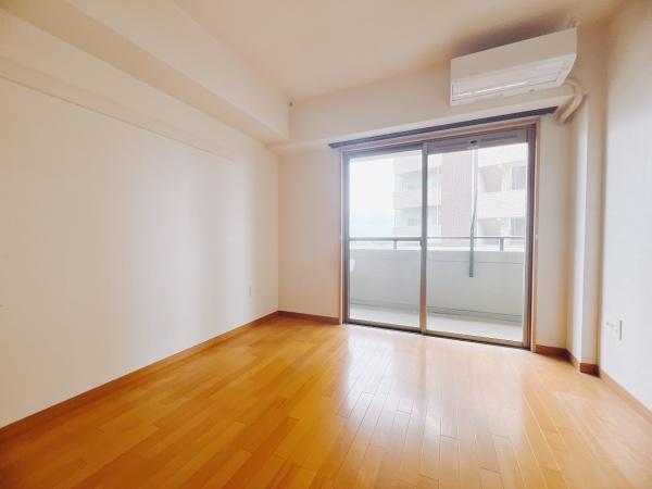 クレアドール県庁正門前の洋室画像