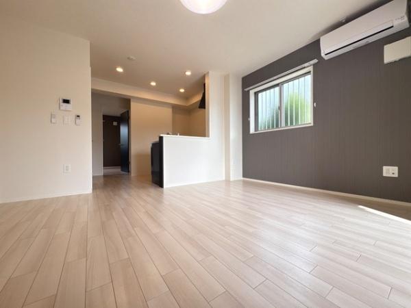 熊本市東区江津1丁目のアパートのリビング画像