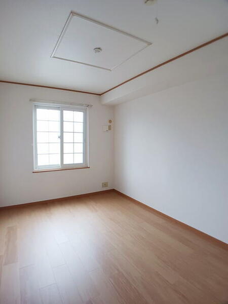 フィオーレ・ヴィラの洋室画像