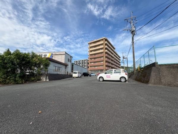 LaVieenrosehillの駐車場画像