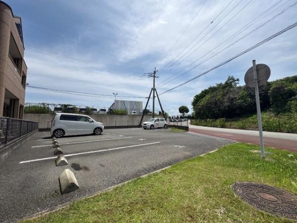 プランドールの駐車場画像