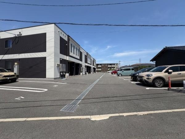 エレガンス益城の駐車場画像