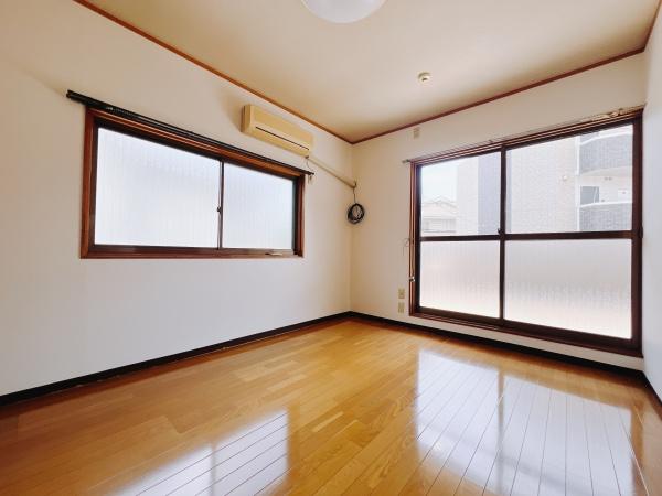 西子飼戸建の洋室画像