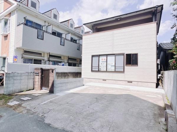 西子飼戸建の駐車場画像