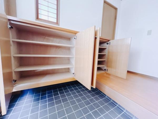 西子飼戸建の玄関画像