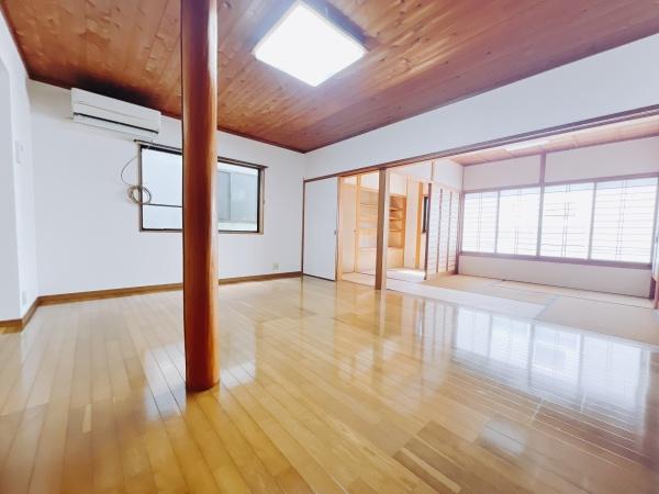 西子飼戸建のリビング画像