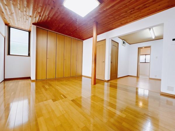 西子飼戸建のリビング画像