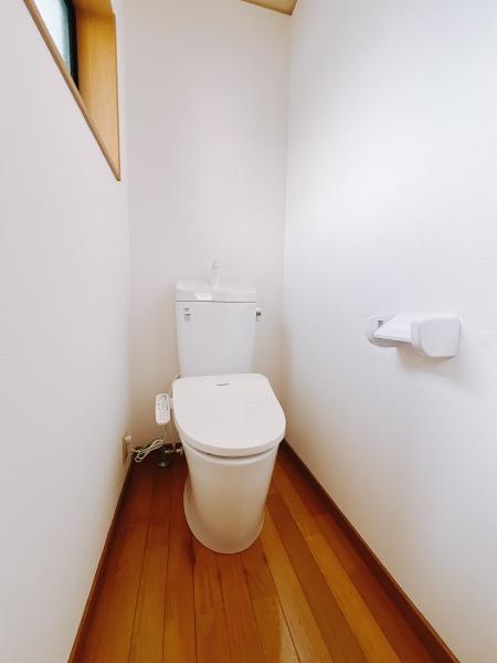 西子飼戸建のトイレ画像