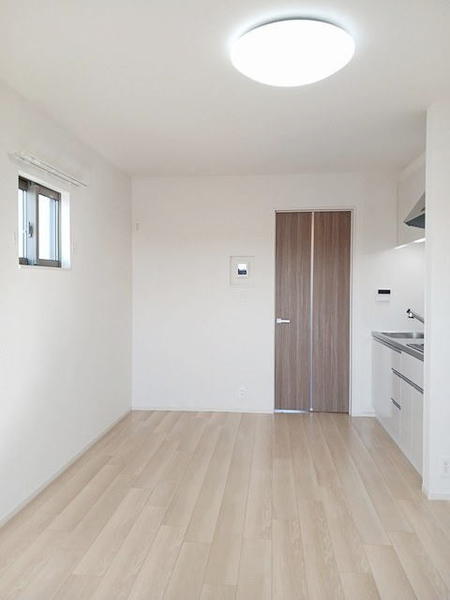 上益城郡益城町大字広崎のアパートのリビング画像