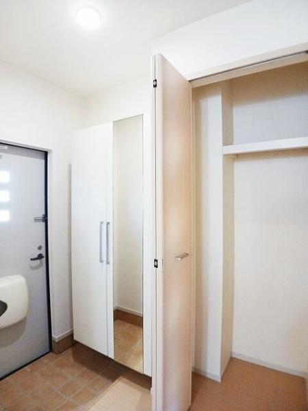 上益城郡益城町大字福富のアパートの玄関画像