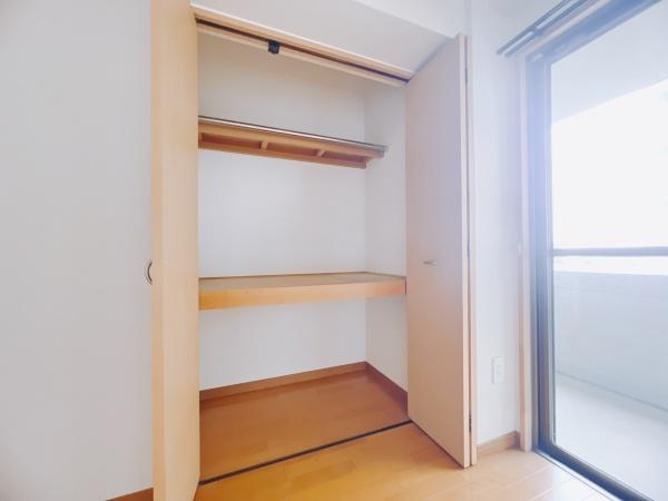 クレアドール県庁正門前の収納画像