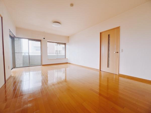 クレアドール県庁正門前のリビング画像