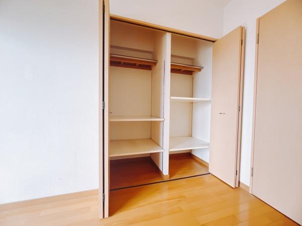 クレアドール県庁正門前の収納画像