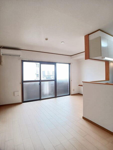 レジデンス小峯のリビング画像