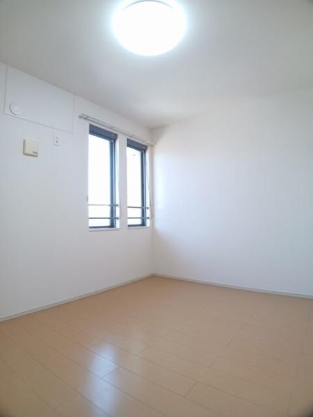 熊本市東区桜木４丁目のアパートの洋室画像