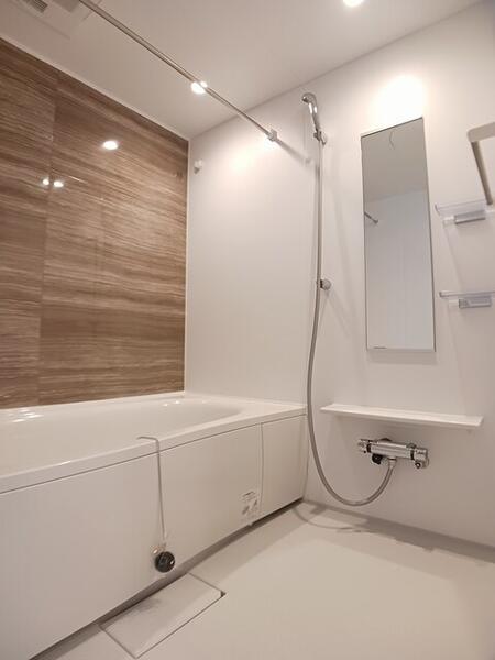 クレメント コートのバス画像