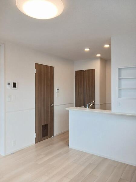 上益城郡益城町大字広崎のアパートのリビング画像