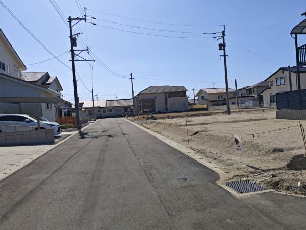 ホームランド広木町第二期分譲地の前面道路含む現地写真画像