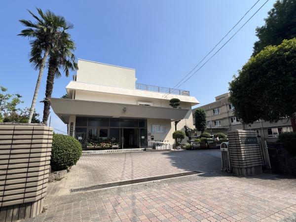 ホームランド広木町第二期分譲地の中学校画像