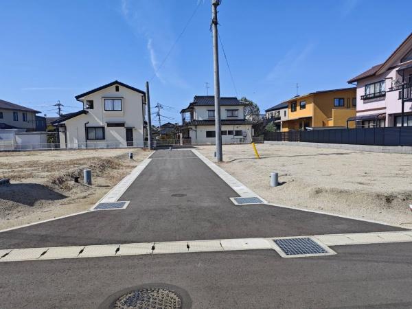 ホームランド広木町第二期分譲地の前面道路含む現地写真画像