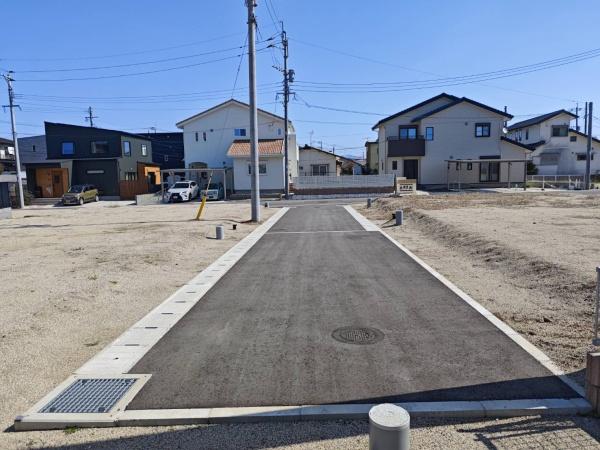 ホームランド広木町第二期分譲地の前面道路含む現地写真画像