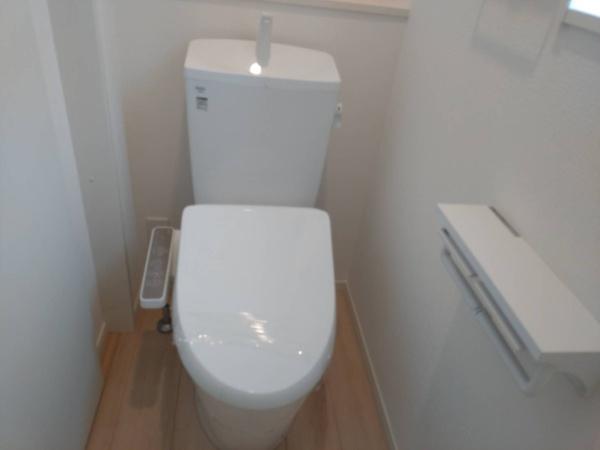 熊本市東区下江津　2号棟のトイレ画像
