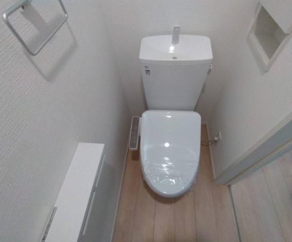 熊本市東区下江津　2号棟のトイレ画像