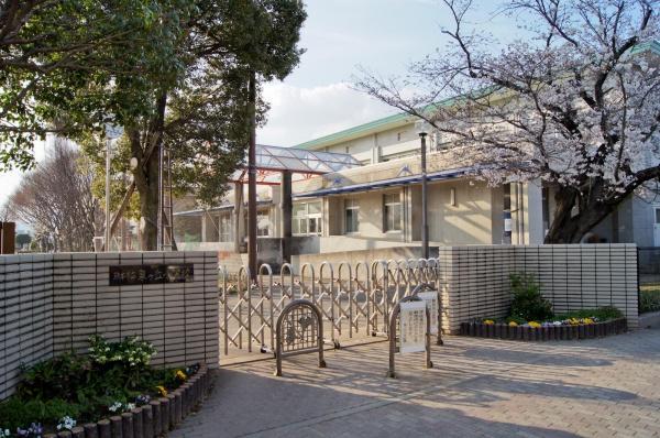 熊本市東区水源　第２　３号棟の小学校画像