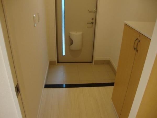 熊本市中央区出水8丁目のアパートの玄関画像