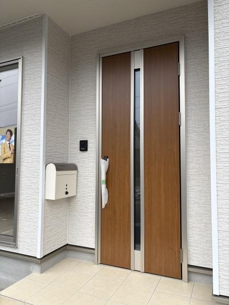 西彼杵郡長与町吉無田郷の新築一戸建の玄関画像