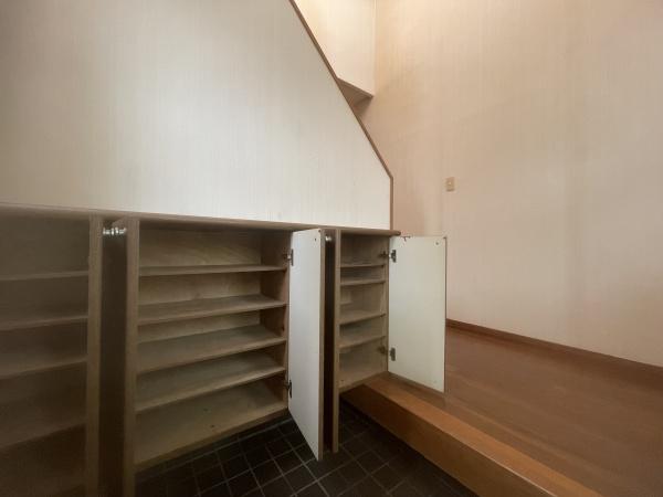 京泊1丁目戸建ての玄関画像