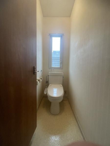 京泊1丁目戸建てのトイレ画像