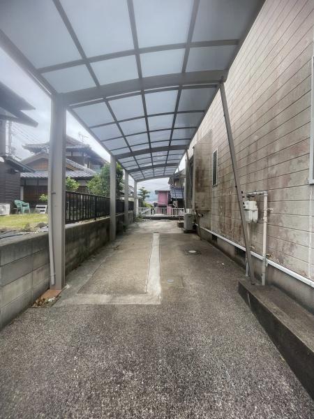 京泊1丁目戸建ての駐車場画像