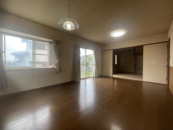 京泊1丁目戸建てのリビング画像