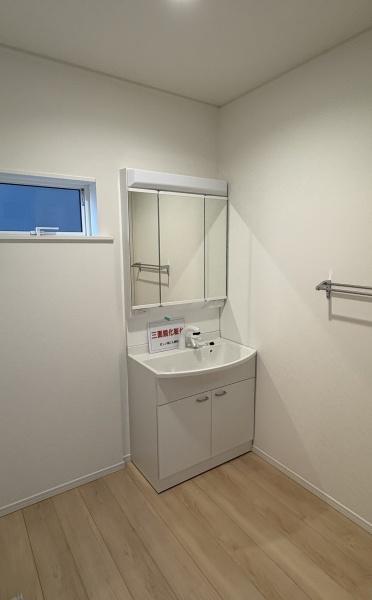 時津町元村郷第2戸建て　２号棟の洗面台・洗面所画像