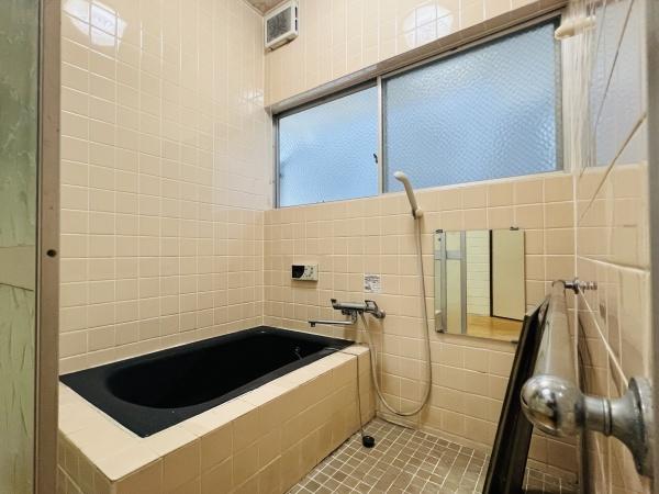 城栄町戸建てのバス画像