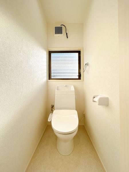 西彼杵郡長与町三根郷の中古一戸建のトイレ画像