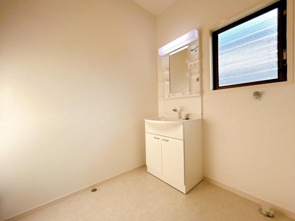 西彼杵郡長与町三根郷の中古一戸建の洗面台・洗面所画像
