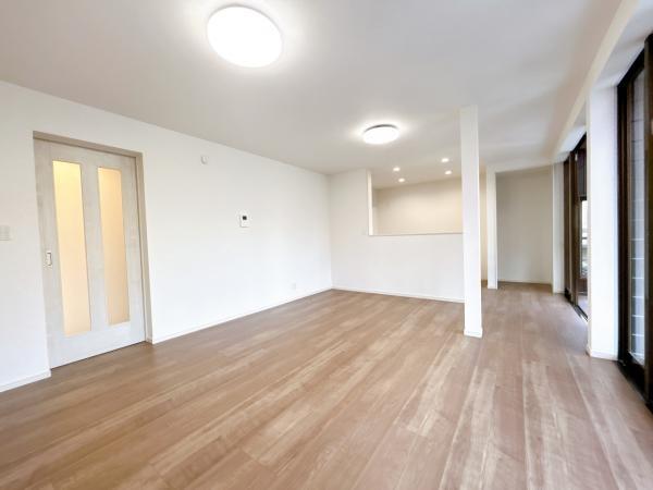 西彼杵郡長与町三根郷の中古一戸建のリビング画像