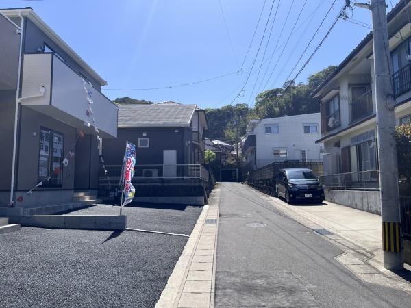 長崎市北栄町第2　1号棟の前面道路含む現地写真画像