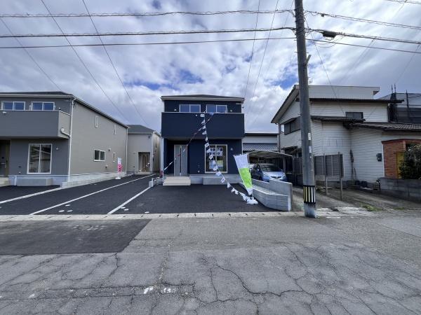 長与町嬉里郷第3　1号棟の前面道路含む現地写真画像