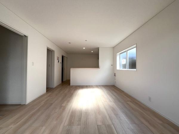 長与町嬉里郷第3　1号棟のリビング画像