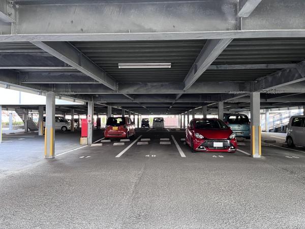 アプローズ長崎南ベイサイドヒルズ弐番館の駐車場画像