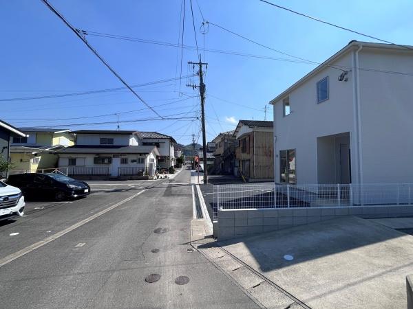 時津町浜田郷第1　1号棟の前面道路含む現地写真画像
