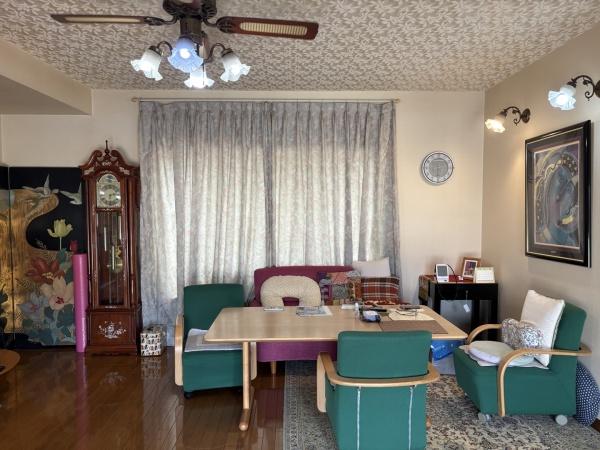 三景台町戸建てのリビング画像