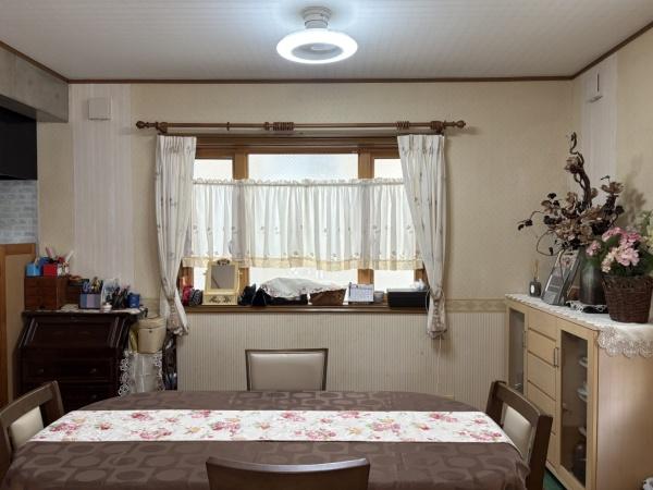 長崎市畝刈町の中古一戸建のリビング画像
