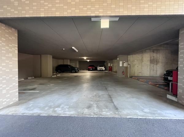 サーパス泉町の駐車場画像