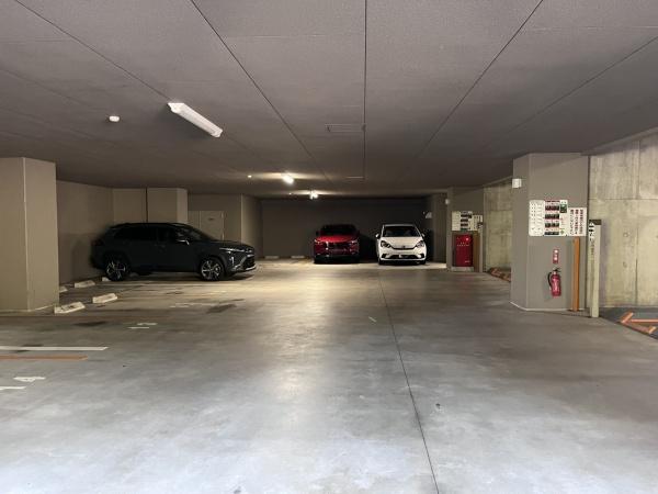 サーパス泉町の駐車場画像